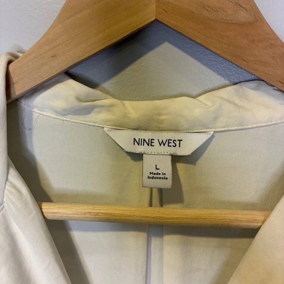 Nine West Off-White Sleeveless Button Front Blouse Women’s — Flowy & Lightweight - Picture 2 of 8